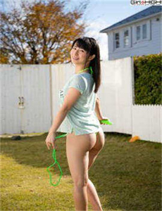 把手举起来2,女主被强啪的动漫视频